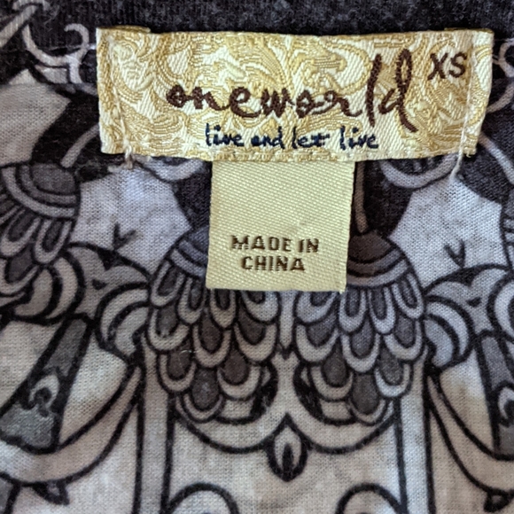 ONE WORLD Sublimation 3/4 Sleeve Top Women's XS Black White Embellishment 71 - Picture 5 of 6